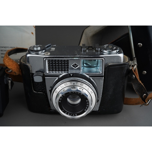 515 - Two cased film cameras, comprising a Minolta 110 Zoom SLR, with Minolta Zoom Rokkor-Macro 25-67mm 1:... 