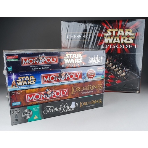 523 - A sealed boxed Star Wars Episode 1 Chess set from the Really Useful Games Company, together with sea... 