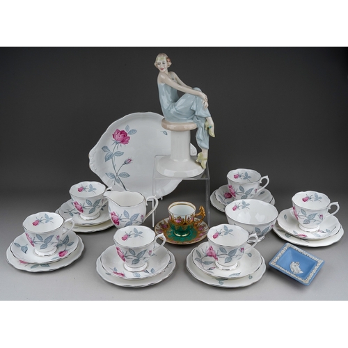 577 - Assorted ceramics to include: Royal Doulton Reflections 