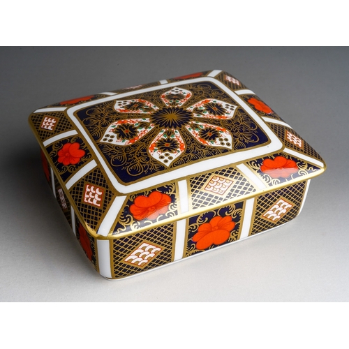 580 - Seven pieces of Royal Crown Derby Imari 1128 pattern, comprising a rectangular trinket box and cover... 