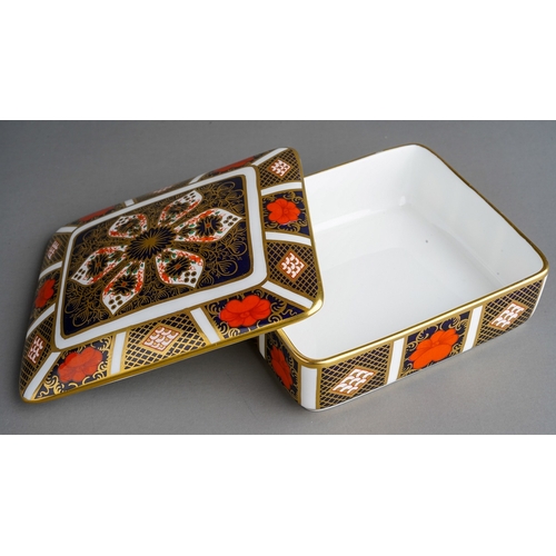 580 - Seven pieces of Royal Crown Derby Imari 1128 pattern, comprising a rectangular trinket box and cover... 