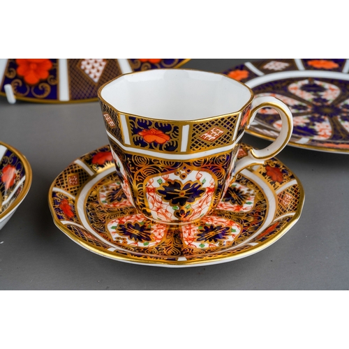 580 - Seven pieces of Royal Crown Derby Imari 1128 pattern, comprising a rectangular trinket box and cover... 