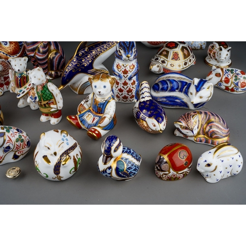 642 - A large collection of Royal Crown Derby paperweights including Teddy Bears, Dolphin, birds, cats, Ar... 