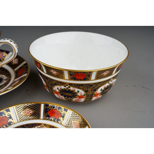 643 - Eight pieces of modern Royal Crown Derby Imari 1128 pattern china, comprising tea cup and saucer, co... 