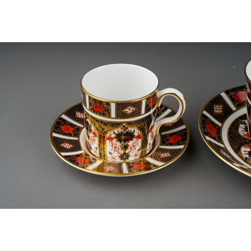 643 - Eight pieces of modern Royal Crown Derby Imari 1128 pattern china, comprising tea cup and saucer, co... 