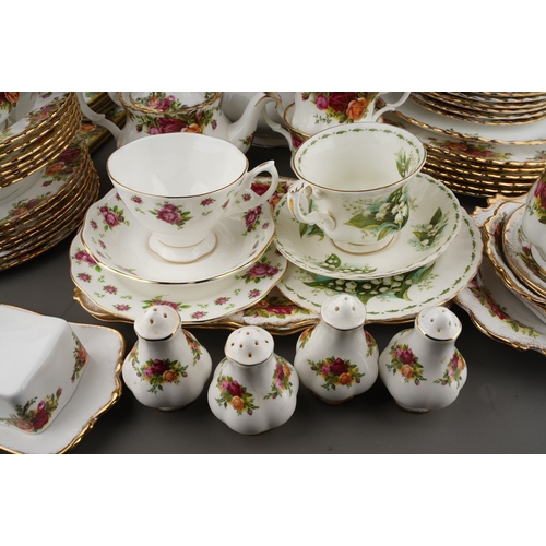 651 - An extensive collection of Royal Albert 'Old Country Roses' tea, dinner and ornamental wares, etc, i... 