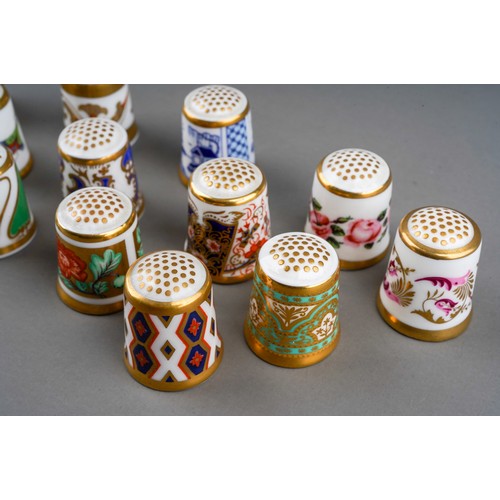 661 - A collection of Royal Crown Derby to include: fifteen thimbles  and a floral bocage brooch.