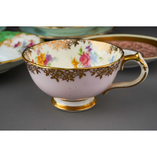 668 - Assorted early 20th Century Paragon mainly double warrant china to include: Yellow and gilt 56591/3 ... 