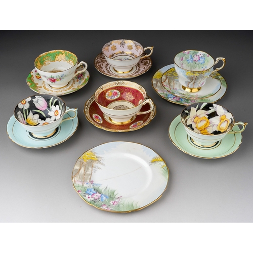 674 - A collection of Paragon china bowl cups and saucers to include: 
1. Queen Mary Warrant Daffodil brea... 