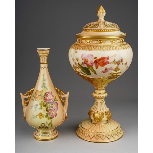 684 - An early 20th Century Royal Worcester blush pot pourri shape no 1813 and cover (finial repaired), Re... 