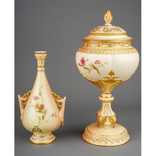 684 - An early 20th Century Royal Worcester blush pot pourri shape no 1813 and cover (finial repaired), Re... 