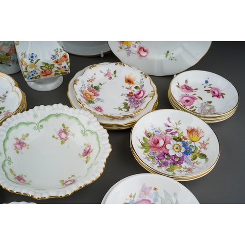 686 - Collection of porcelain trinkets to include Royal Crown Derby posies pattern, Aynsley, Wedgwood etc.... 