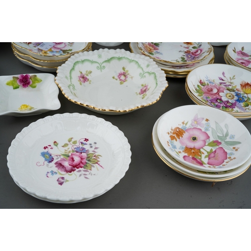 686 - Collection of porcelain trinkets to include Royal Crown Derby posies pattern, Aynsley, Wedgwood etc.... 