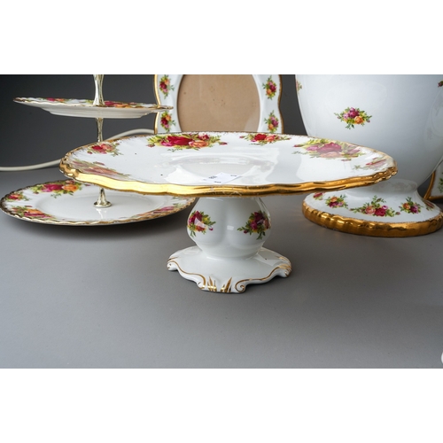 711 - A collection of Royal Albert 