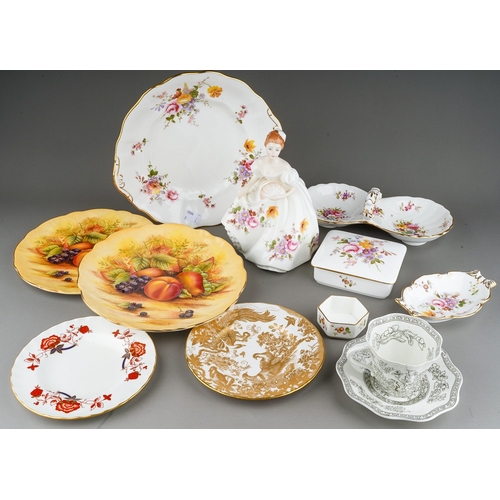 723 - Collection of porcelain to include Royal Crown Derby Posie pattern plates and a lady, Aynesley Orcha... 