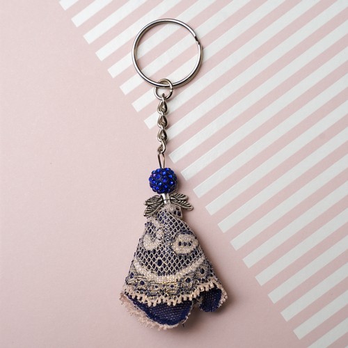 748 - An Angel keyring from the fabric from Lorraine Kelly’s bra and additional materials.
Approx size inc... 