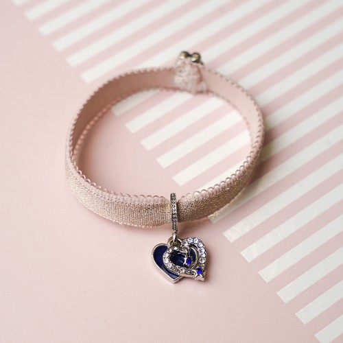 750 - A bracelet made from the bra strap of Lorraine Kelly’s bra and a heart charm.
Approx size W 8cm D 1c... 