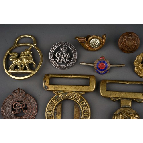 390A - A small quantity of military badges, buttons, etc and a small quantity of other pin badges, medallio... 