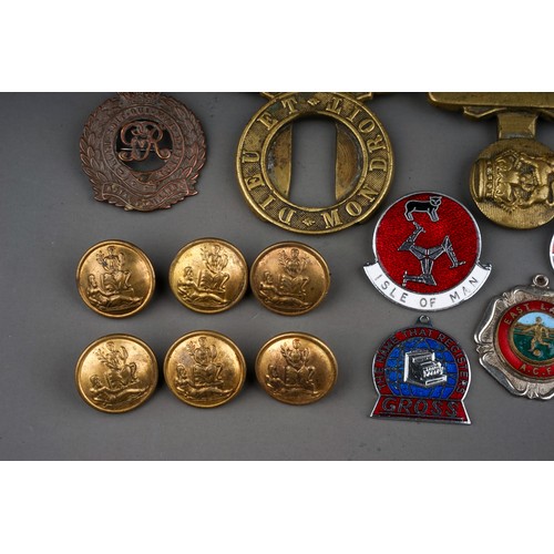 390A - A small quantity of military badges, buttons, etc and a small quantity of other pin badges, medallio... 