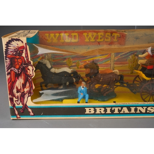 173 - Two Britains Wild West models, comprising an Overland Stage Express in incorrect 7434 Gun Team & Lim... 