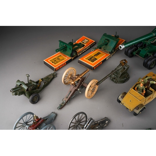 189 - A box of Britains die cast military vehicles, etc including 9720 anti-tank gun, 9704 25 pounder gun ... 