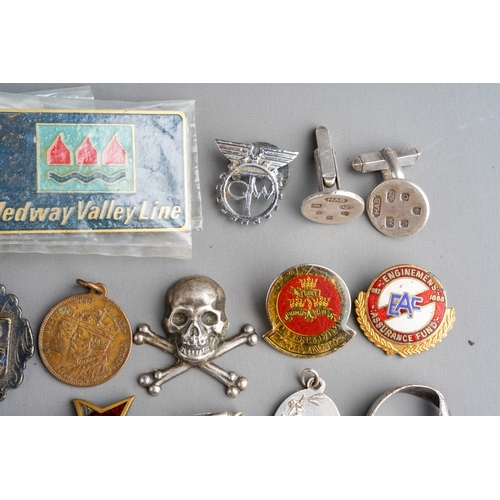 219 - A bag of assorted pin badges, medallions, modern silver rings, keys silver cufflinks, etc (1 bag)