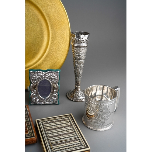 226 - A collector's lot to include: an Asian white metal probably silver (untested) trumpet shaped posy va... 