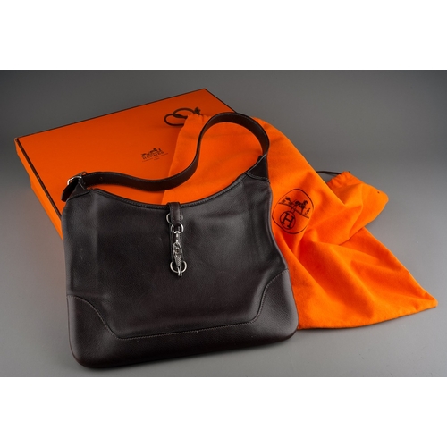 287 - A boxed Hermes Trim dark brown leather shoulder handbag, width 29.5cm, comes with cloth dust bag and... 