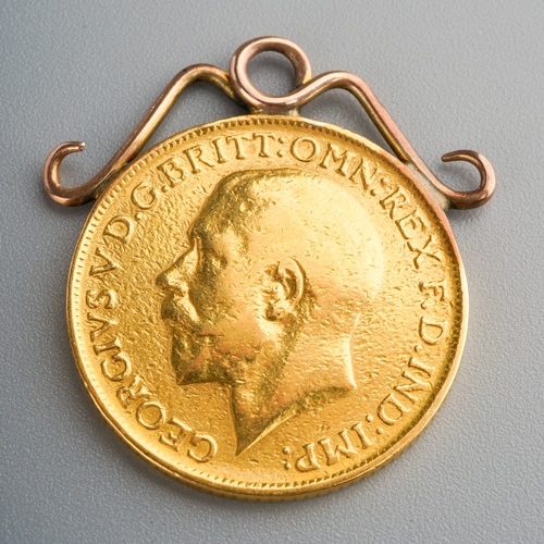 305 - 1912 Sovereign with 9 ct gold mount to top