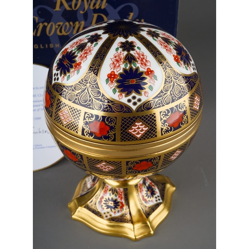 423 - Royal Crown Derby - An 1128 Imari Millennium Globe Clock, commissioned by Sinclairs, Limited edition... 