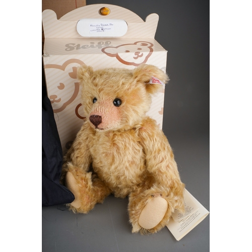 462 - A collection of Steiff Teddy Bears to include: 
1. 2004 