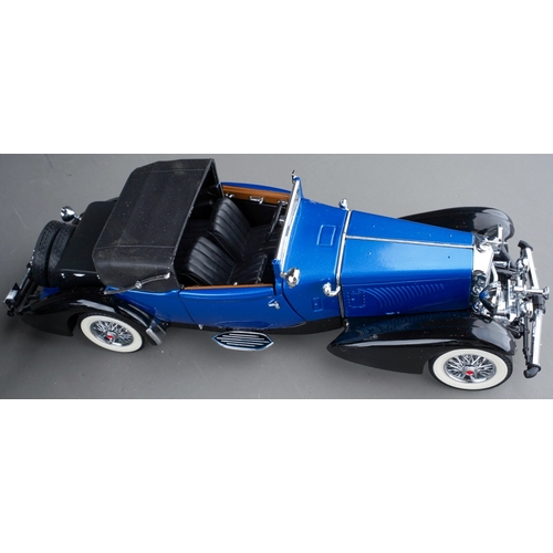 467 - Assorted Franklin Mint die-cast model cars to include:  1:16 scale 1913 Model T with certificate, pa... 