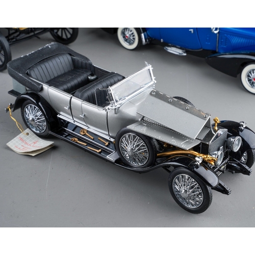 467 - Assorted Franklin Mint die-cast model cars to include:  1:16 scale 1913 Model T with certificate, pa... 