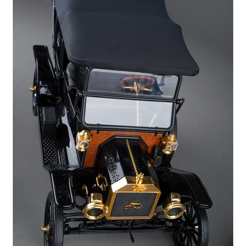 467 - Assorted Franklin Mint die-cast model cars to include:  1:16 scale 1913 Model T with certificate, pa... 