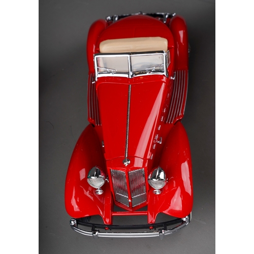 470 - Three Danbury Mint 1:24 scale die-cast model cars to include: 1934 Packard V-12 Lebaron Speedster; 1... 