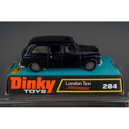 473 - Assorted die cast model to include: Dinky London Taxi, SRN6 Hovercraft, Routemaster bus together wit... 