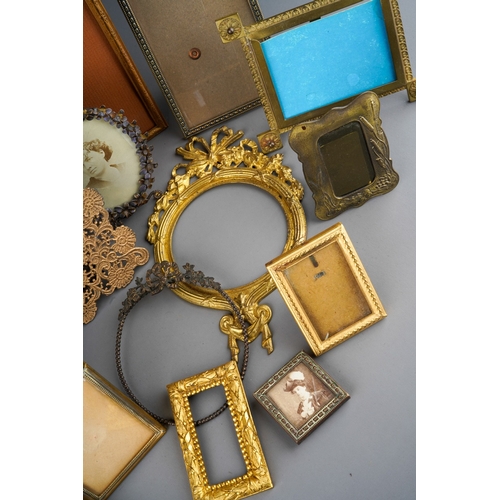 506 - Assorted early 20th Century gilt metal photograph frames, various sizes and designs (1 box)