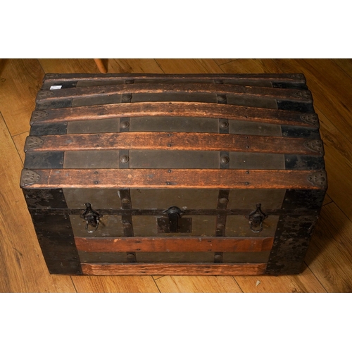 522 - A vintage trunk with beech slat supports, fitted interior with 1920s decoupage style decoration, 67 ... 