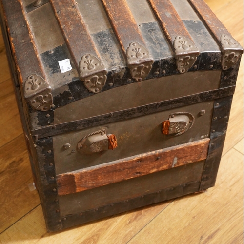 522 - A vintage trunk with beech slat supports, fitted interior with 1920s decoupage style decoration, 67 ... 