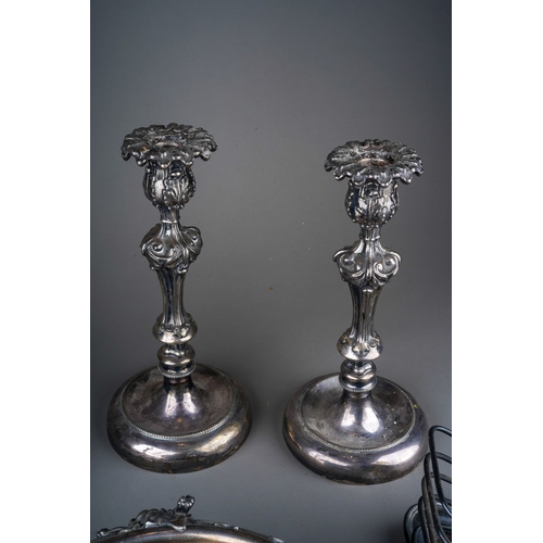 525 - A collection of early 20th Century plate to include: a pair of Georgian style plated candlesticks, s... 