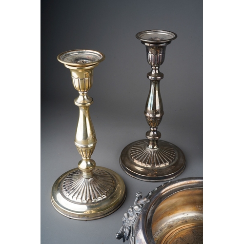 525 - A collection of early 20th Century plate to include: a pair of Georgian style plated candlesticks, s... 