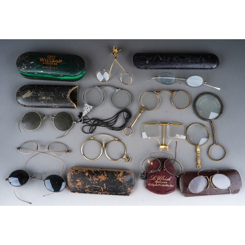 528 - Assorted vintage lorgnettes and magnifying glasses, some gilt metal frames, some yellow metal(1 box ... 