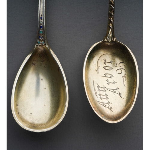 553 - A late 19th Century American silver gilt and enamel coffee spoon, engraving to bowl dated (18)95., m... 