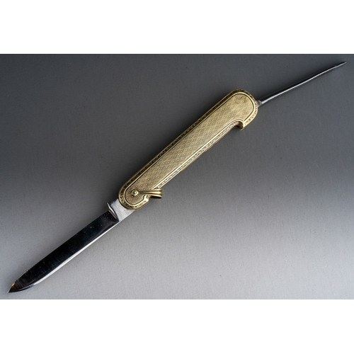 555 - A late 19th Century yellow metal pen knife (marked 14k), engine turned body engraved with S initial