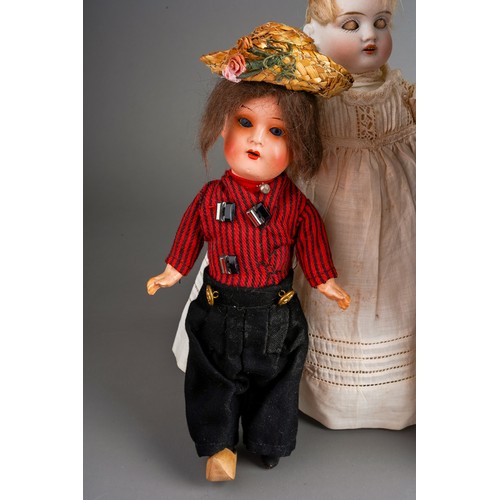 558 - A collection of vintage dolls to include: a Georgian style peg doll with painted face, wool hair, ye... 