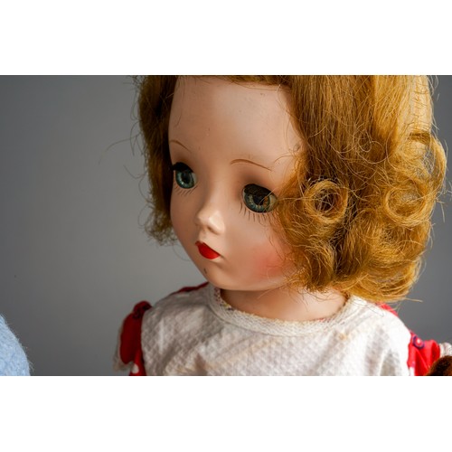 558 - A collection of vintage dolls to include: a Georgian style peg doll with painted face, wool hair, ye... 