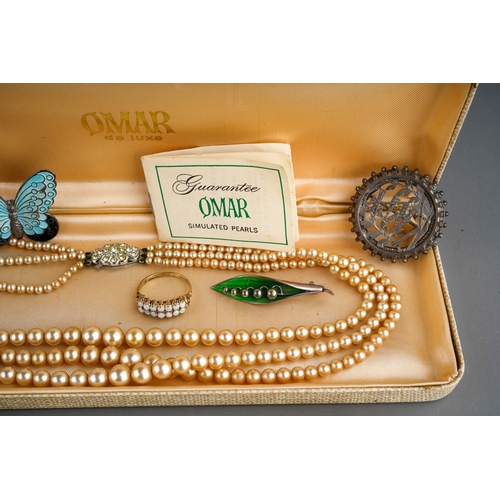 574 - Collection of jewellery, to include one 9 ct gold opal set ring, three broaches including a silver a... 