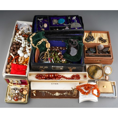 588 - Quantity of jewellery including silver brooches and pins, various bead necklaces, clip on earrings, ... 