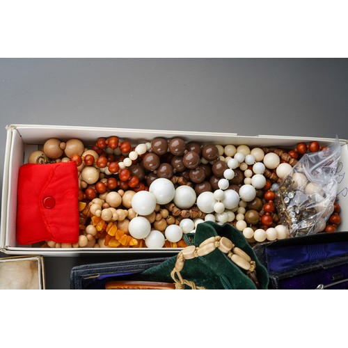 588 - Quantity of jewellery including silver brooches and pins, various bead necklaces, clip on earrings, ... 