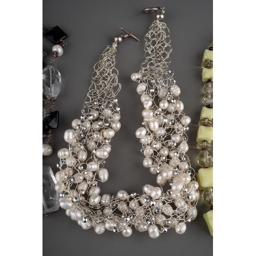 601 - Collection of various vintage costume jewellery items to include Rock crystal necklace, pearl neckla... 